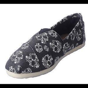 Steve Madden Shoes - NIB STEVE MADDEN SIZE 7 GLORIEE SKULL SLIP ONS!!! Steve Madden Shoes - NIB STEVE MADDEN SIZE 7 GLORIEE SKULL SLIP ONS!!!